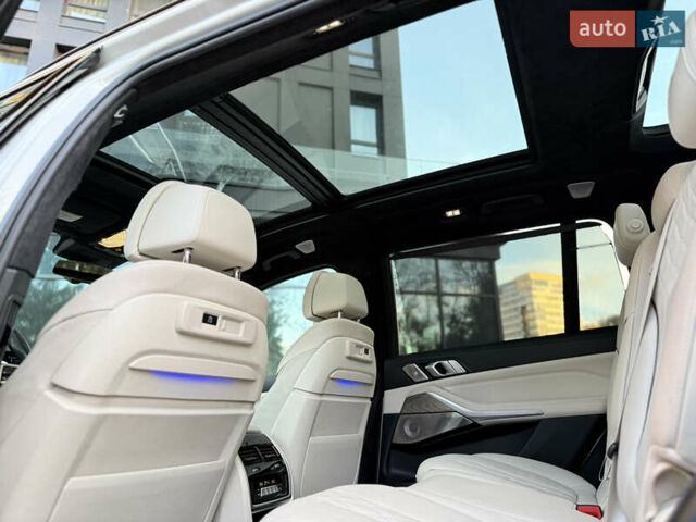 Белый БМВ X7, объемом двигателя 4.39 л и пробегом 58 тыс. км за 78999 $, фото 74 на Automoto.ua
