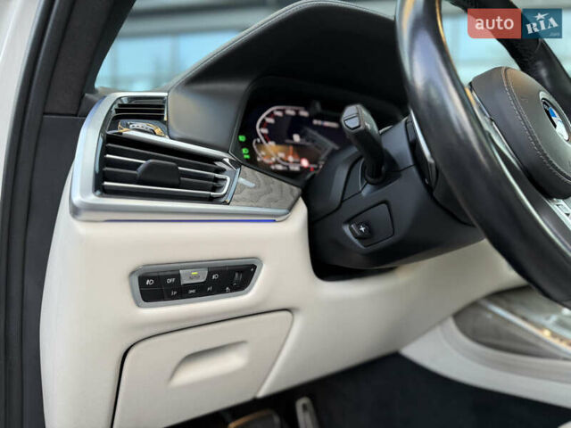 Белый БМВ X7, объемом двигателя 4.39 л и пробегом 58 тыс. км за 78999 $, фото 37 на Automoto.ua