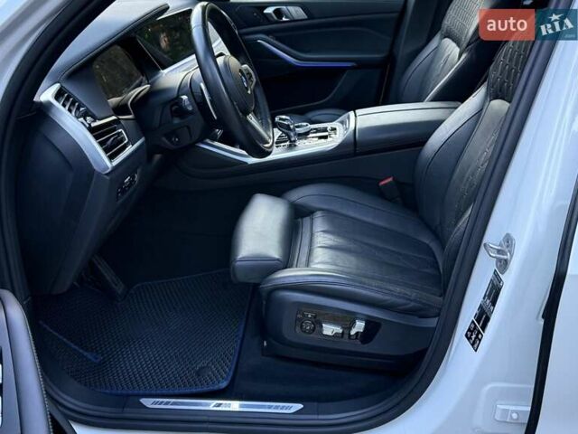 Білий БМВ X7, об'ємом двигуна 2.99 л та пробігом 79 тис. км за 76950 $, фото 58 на Automoto.ua