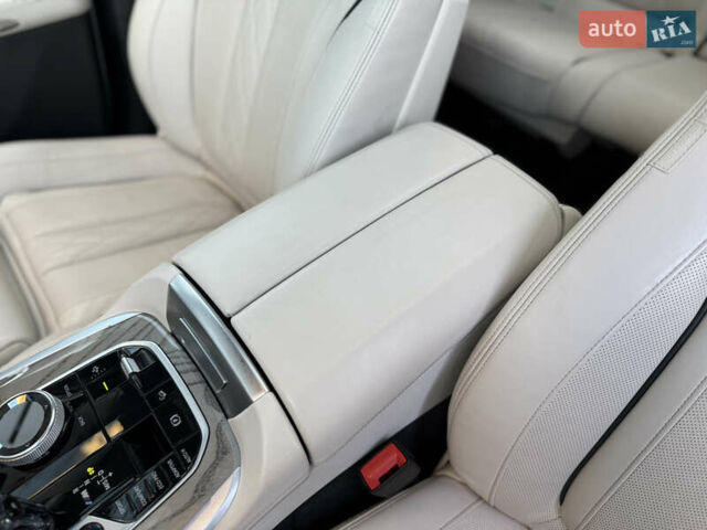 Белый БМВ X7, объемом двигателя 4.39 л и пробегом 58 тыс. км за 78999 $, фото 41 на Automoto.ua
