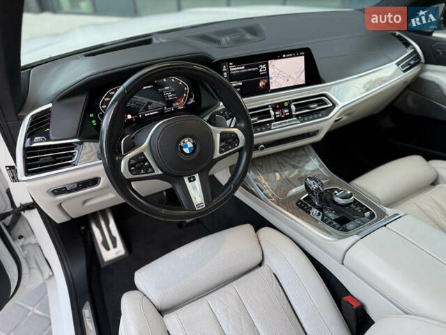 Белый БМВ X7, объемом двигателя 4.39 л и пробегом 58 тыс. км за 78999 $, фото 34 на Automoto.ua