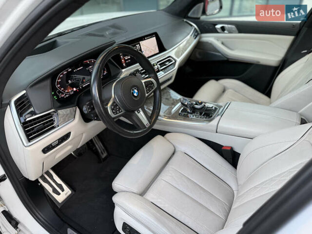 Белый БМВ X7, объемом двигателя 4.39 л и пробегом 58 тыс. км за 78999 $, фото 36 на Automoto.ua