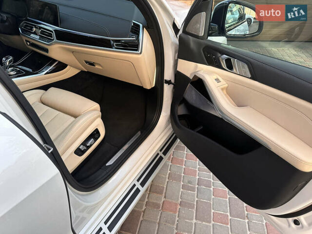 Белый БМВ X7, объемом двигателя 3 л и пробегом 17 тыс. км за 74500 $, фото 21 на Automoto.ua