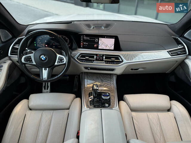 Белый БМВ X7, объемом двигателя 4.39 л и пробегом 58 тыс. км за 78999 $, фото 77 на Automoto.ua