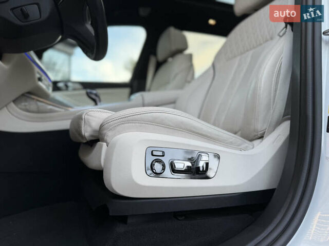 Белый БМВ X7, объемом двигателя 4.39 л и пробегом 58 тыс. км за 78999 $, фото 31 на Automoto.ua