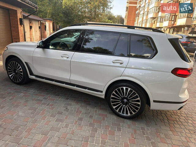 Белый БМВ X7, объемом двигателя 3 л и пробегом 17 тыс. км за 74500 $, фото 1 на Automoto.ua