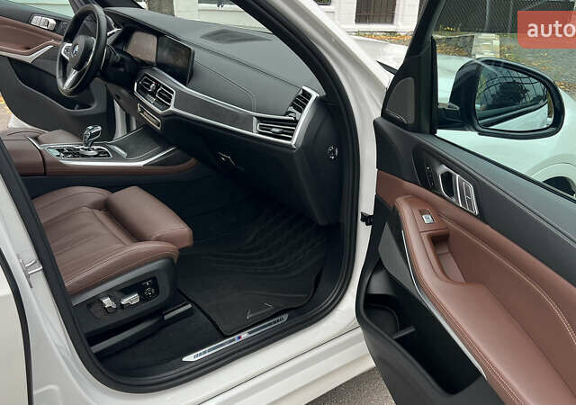 Белый БМВ X7, объемом двигателя 3 л и пробегом 82 тыс. км за 88888 $, фото 38 на Automoto.ua