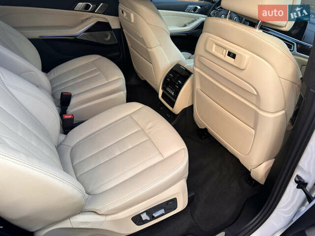 Белый БМВ X7, объемом двигателя 3 л и пробегом 17 тыс. км за 74500 $, фото 23 на Automoto.ua