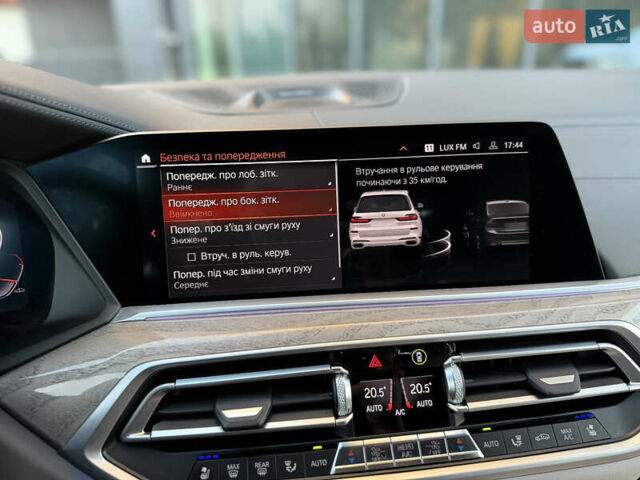 Белый БМВ X7, объемом двигателя 4.39 л и пробегом 58 тыс. км за 78999 $, фото 56 на Automoto.ua