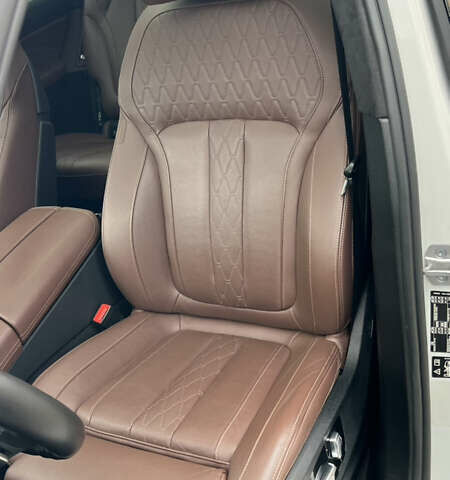 Білий БМВ X7, об'ємом двигуна 3 л та пробігом 83 тис. км за 87777 $, фото 58 на Automoto.ua