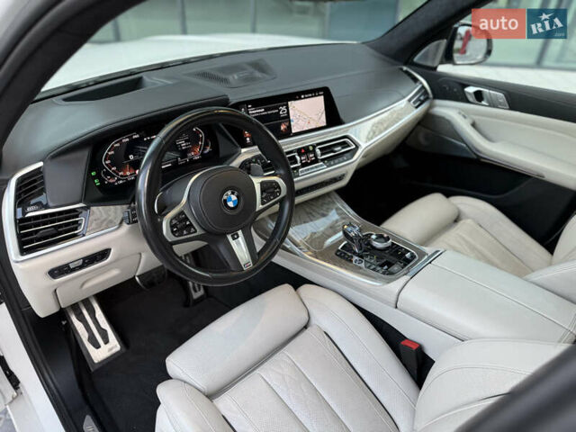 Белый БМВ X7, объемом двигателя 4.39 л и пробегом 58 тыс. км за 78999 $, фото 35 на Automoto.ua