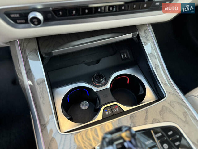 Белый БМВ X7, объемом двигателя 4.39 л и пробегом 58 тыс. км за 78999 $, фото 44 на Automoto.ua