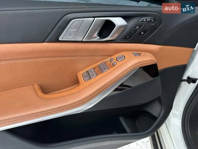 Белый БМВ X7, объемом двигателя 3 л и пробегом 138 тыс. км за 46500 $, фото 16 на Automoto.ua