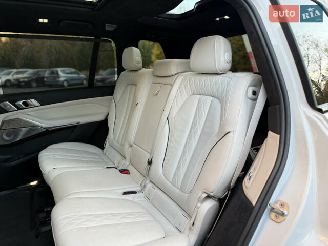 Белый БМВ X7, объемом двигателя 4.39 л и пробегом 58 тыс. км за 78999 $, фото 75 на Automoto.ua