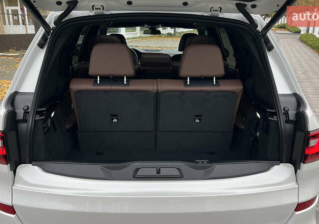 Белый БМВ X7, объемом двигателя 3 л и пробегом 82 тыс. км за 88888 $, фото 23 на Automoto.ua