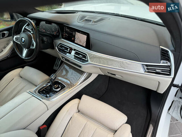 Белый БМВ X7, объемом двигателя 4.39 л и пробегом 58 тыс. км за 78999 $, фото 95 на Automoto.ua