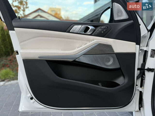 Белый БМВ X7, объемом двигателя 4.39 л и пробегом 58 тыс. км за 78999 $, фото 26 на Automoto.ua