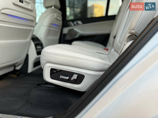 Белый БМВ X7, объемом двигателя 4.39 л и пробегом 58 тыс. км за 78999 $, фото 73 на Automoto.ua