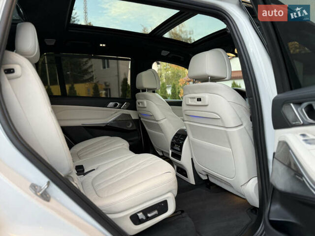 Белый БМВ X7, объемом двигателя 4.39 л и пробегом 58 тыс. км за 78999 $, фото 88 на Automoto.ua
