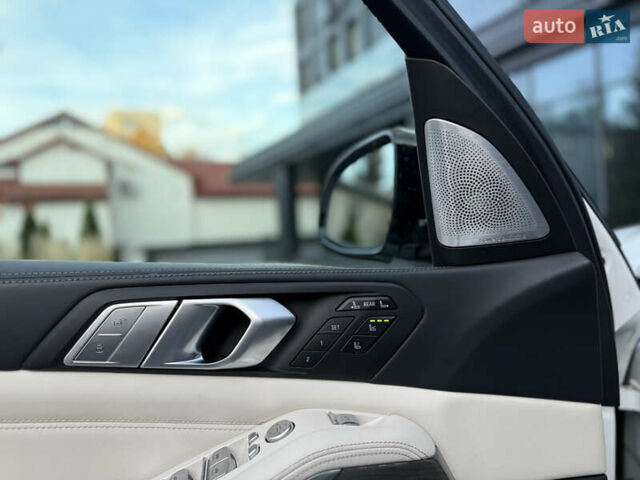 Белый БМВ X7, объемом двигателя 4.39 л и пробегом 58 тыс. км за 78999 $, фото 29 на Automoto.ua