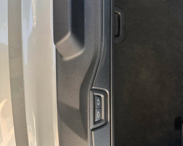 Белый БМВ X7, объемом двигателя 3 л и пробегом 17 тыс. км за 74500 $, фото 25 на Automoto.ua