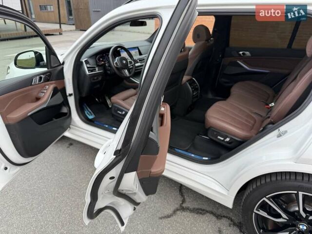 Белый БМВ X7, объемом двигателя 2.99 л и пробегом 73 тыс. км за 84900 $, фото 99 на Automoto.ua