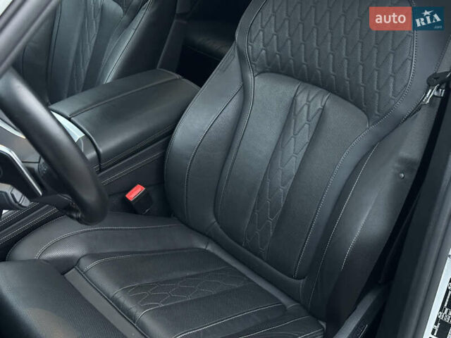 Белый БМВ X7, объемом двигателя 2.99 л и пробегом 49 тыс. км за 99900 $, фото 23 на Automoto.ua