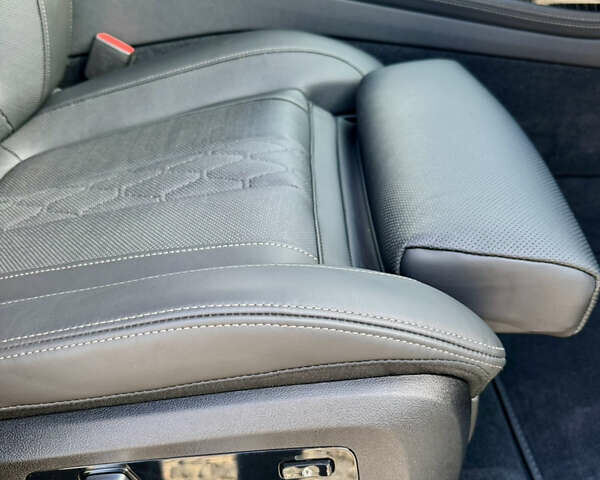 Белый БМВ X7, объемом двигателя 4.39 л и пробегом 19 тыс. км за 109999 $, фото 12 на Automoto.ua