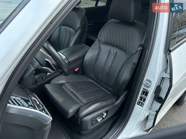 Белый БМВ X7, объемом двигателя 2.99 л и пробегом 49 тыс. км за 99900 $, фото 21 на Automoto.ua