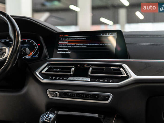 Белый БМВ X7, объемом двигателя 2.99 л и пробегом 101 тыс. км за 96676 $, фото 37 на Automoto.ua