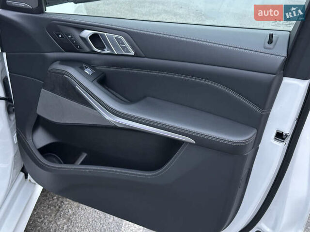Белый БМВ X7, объемом двигателя 2.99 л и пробегом 49 тыс. км за 99900 $, фото 43 на Automoto.ua
