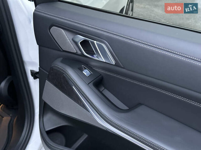 Белый БМВ X7, объемом двигателя 2.99 л и пробегом 49 тыс. км за 99900 $, фото 50 на Automoto.ua