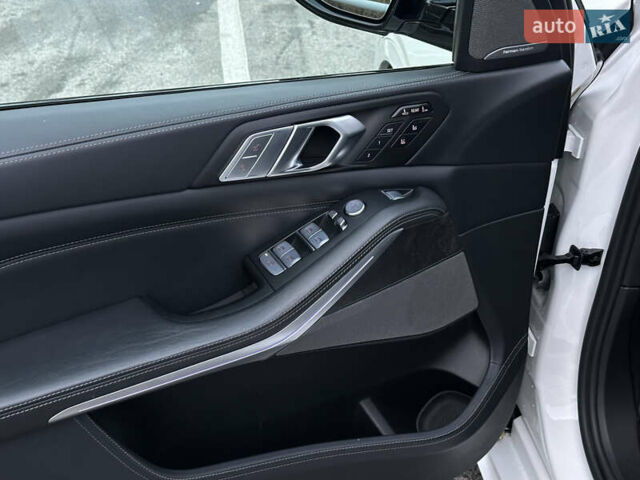 Белый БМВ X7, объемом двигателя 2.99 л и пробегом 49 тыс. км за 99900 $, фото 18 на Automoto.ua