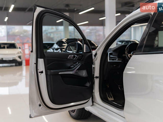 Белый БМВ X7, объемом двигателя 2.99 л и пробегом 101 тыс. км за 96676 $, фото 25 на Automoto.ua