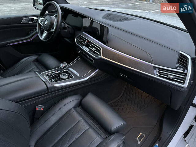 Белый БМВ X7, объемом двигателя 2.99 л и пробегом 49 тыс. км за 99900 $, фото 47 на Automoto.ua