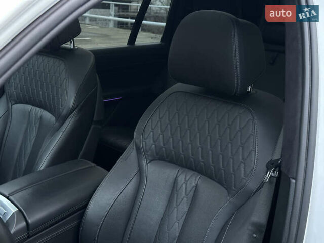 Белый БМВ X7, объемом двигателя 2.99 л и пробегом 49 тыс. км за 99900 $, фото 24 на Automoto.ua