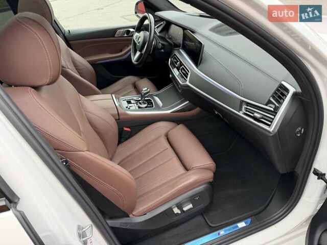 Белый БМВ X7, объемом двигателя 2.99 л и пробегом 73 тыс. км за 84900 $, фото 81 на Automoto.ua