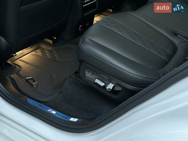 Белый БМВ X7, объемом двигателя 2.99 л и пробегом 49 тыс. км за 99900 $, фото 59 на Automoto.ua
