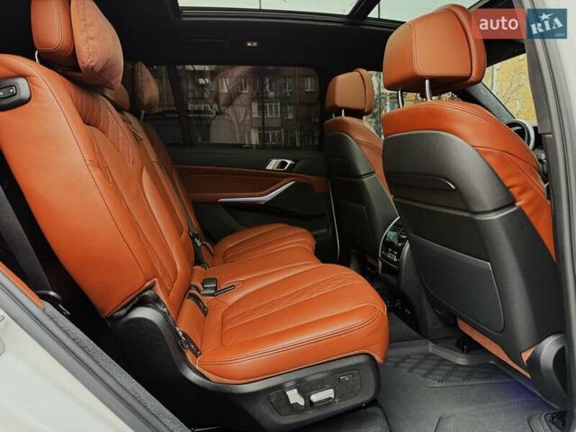 Белый БМВ X7, объемом двигателя 2.99 л и пробегом 120 тыс. км за 77999 $, фото 35 на Automoto.ua