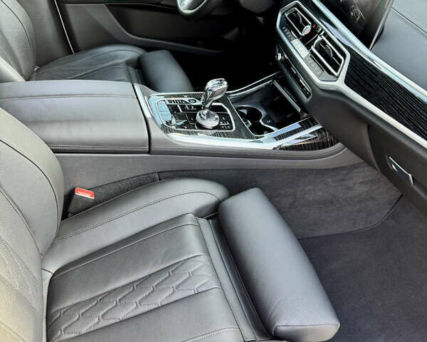 Белый БМВ X7, объемом двигателя 4.39 л и пробегом 19 тыс. км за 109999 $, фото 14 на Automoto.ua