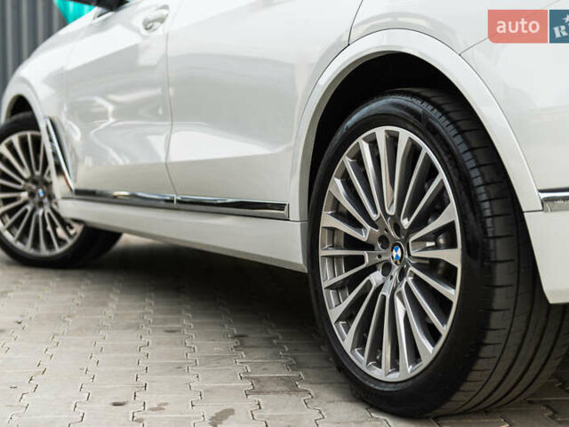 Белый БМВ X7, объемом двигателя 3 л и пробегом 34 тыс. км за 100000 $, фото 6 на Automoto.ua