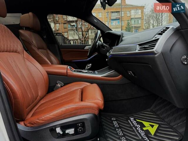 Белый БМВ X7, объемом двигателя 2.99 л и пробегом 120 тыс. км за 77999 $, фото 38 на Automoto.ua