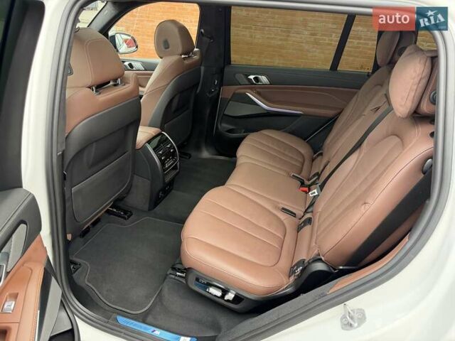 Белый БМВ X7, объемом двигателя 2.99 л и пробегом 73 тыс. км за 84900 $, фото 89 на Automoto.ua