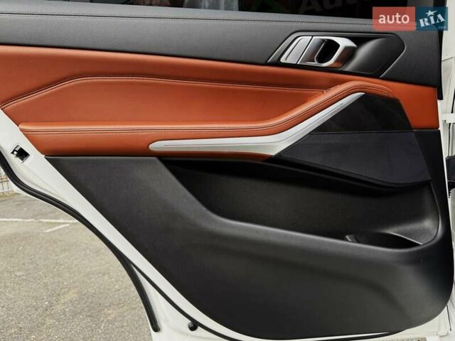 Белый БМВ X7, объемом двигателя 2.99 л и пробегом 120 тыс. км за 77999 $, фото 30 на Automoto.ua