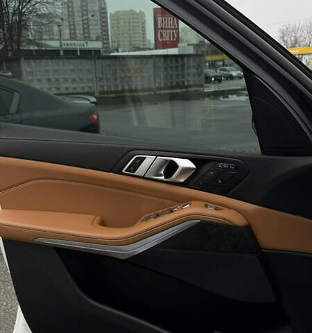 Білий БМВ X7, об'ємом двигуна 3 л та пробігом 60 тис. км за 99999 $, фото 30 на Automoto.ua