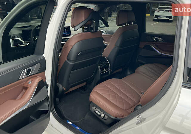 Белый БМВ X7, объемом двигателя 3 л и пробегом 115 тыс. км за 115000 $, фото 14 на Automoto.ua