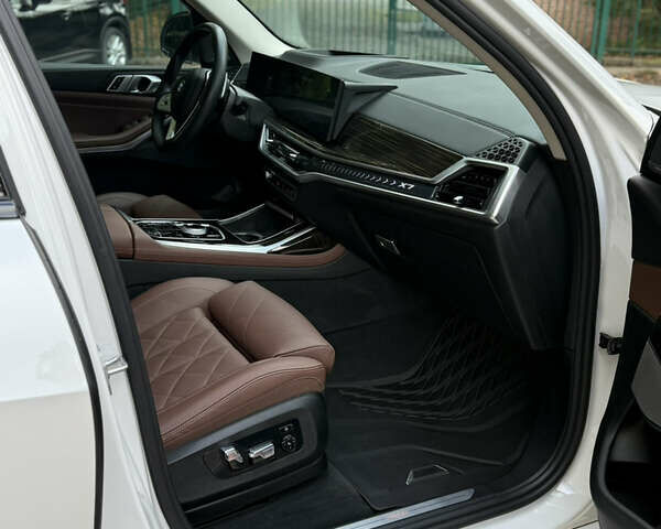 Белый БМВ X7, объемом двигателя 3 л и пробегом 48 тыс. км за 90000 $, фото 7 на Automoto.ua