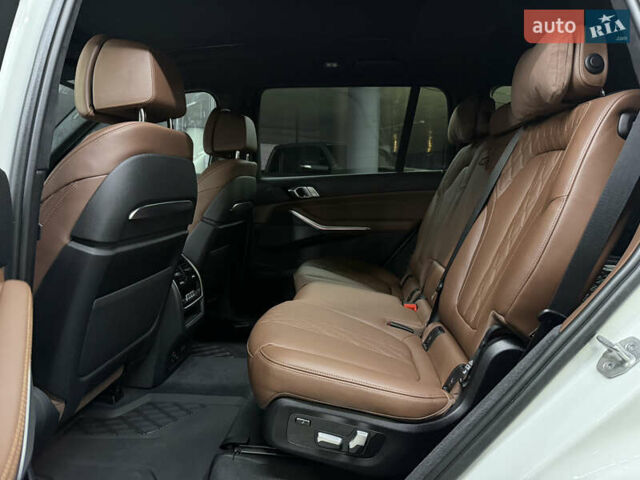 Белый БМВ X7, объемом двигателя 2.99 л и пробегом 48 тыс. км за 123000 $, фото 23 на Automoto.ua