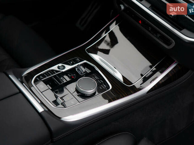 Белый БМВ X7, объемом двигателя 3 л и пробегом 75 тыс. км за 86000 $, фото 48 на Automoto.ua