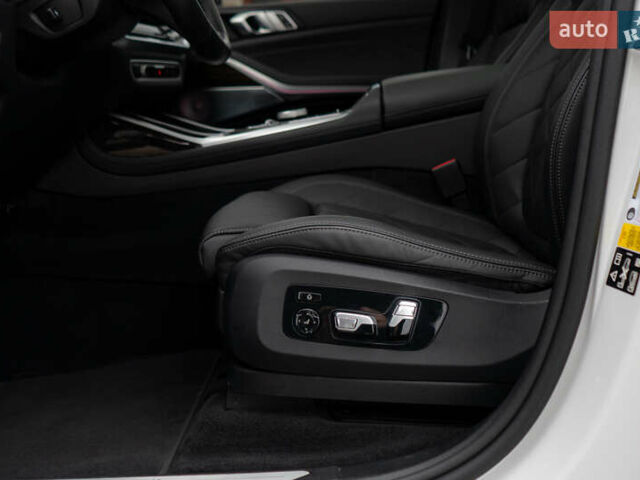 Белый БМВ X7, объемом двигателя 3 л и пробегом 75 тыс. км за 86000 $, фото 26 на Automoto.ua